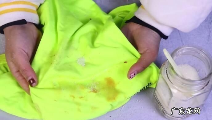 衣服上的油渍时间长了怎么洗掉,怎样去掉衣服上的老油渍小妙招
