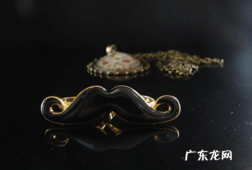 怎么拍摄反光物体,照相时怎样显示时间和地点