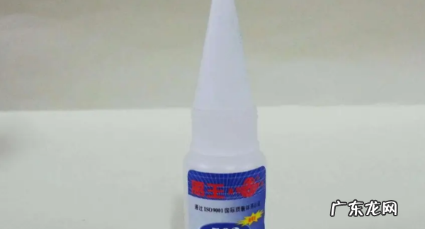 502在手上硬了怎么去除,502胶水滴到手上怎么办 洗掉502胶水的办法