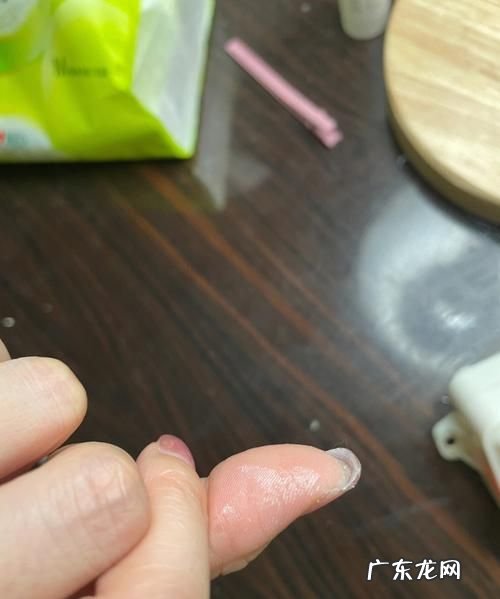502在手上硬了怎么去除,502胶水滴到手上怎么办 洗掉502胶水的办法