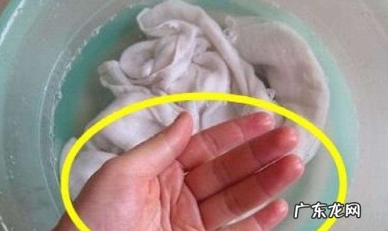 怎么洗杨梅汁染色的衣服,白色衣服染了杨梅汁怎么洗