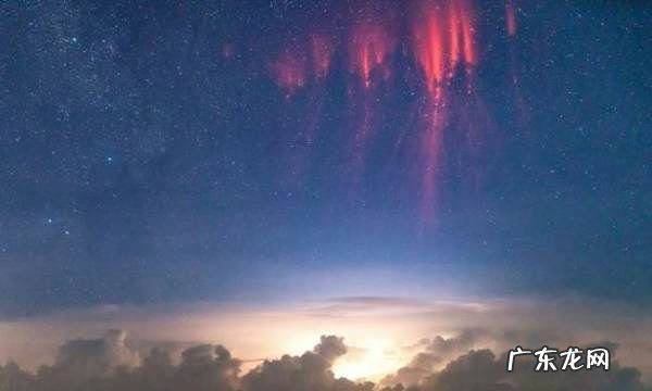 为什么室内晚上比白天热,为什么晚上比白天精神好