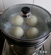 蒸好馒头一直焖在锅里会怎样,蒸好的馒头焖五分钟后一定要揭盖