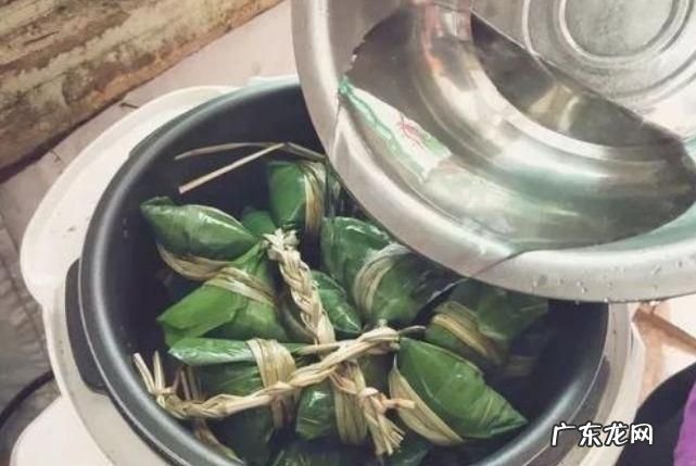 粽子二次加热多久,熟的粽子煮多久