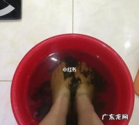 夏天是先泡脚还是先洗澡?,泡完脚后多久洗澡为宜 夏天先泡脚还是先洗澡