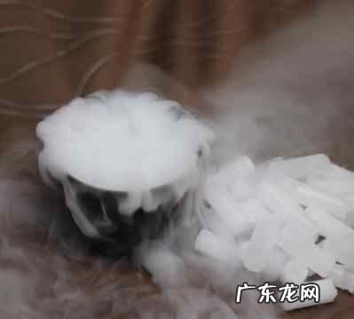 干冰加热水还是冷水冒烟更久,干冰加什么水才会冒烟时间长