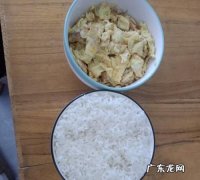 一个人蒸米饭放多少米,一人份的米饭放多少米