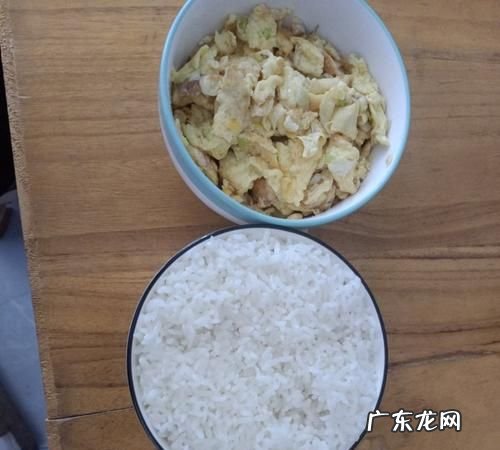 一个人蒸米饭放多少米,一人份的米饭放多少米