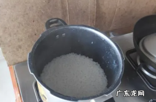 老式高压锅蒸米饭多久,煤气高压锅煮饭要多长时间