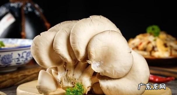 蘑菇放冰箱一个星期还能吃,蘑菇在冰箱里放了一周还可以吃