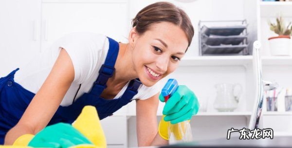 怎么样去除电梯广告胶,电梯门上张贴的写真广告如何清除干净