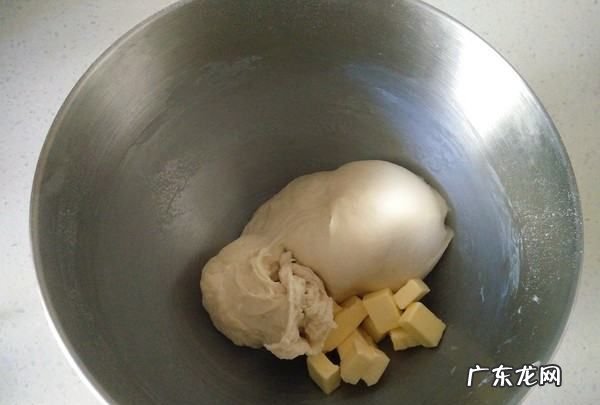 烤箱发酵必须放水吗,烤面包的时候是要加水的