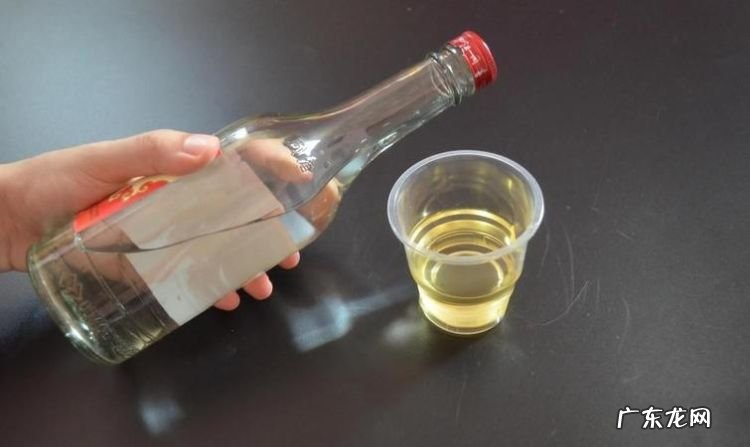 酒和水的密度哪个大,水的密度大还是酒精的密度大的