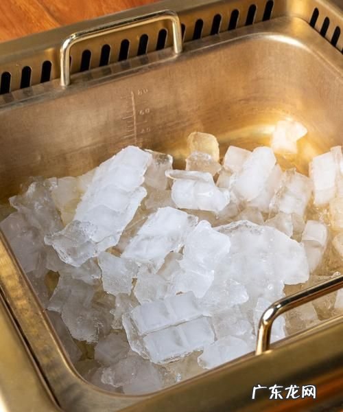 食用冰块用什么水做,加工制作鲜榨果汁食用冰等的用水应为什么水