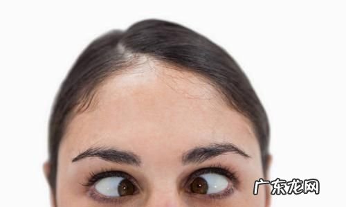 斜着眼睛看人是什么意思,侧目而视是什么意思