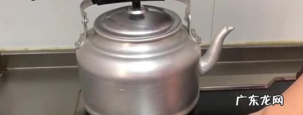 开水一层白色怎么去掉,白开水漂浮物怎么去除