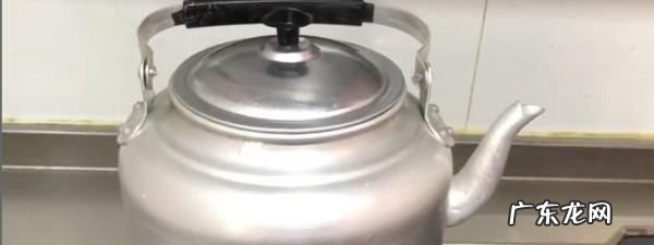 开水一层白色怎么去掉,白开水漂浮物怎么去除
