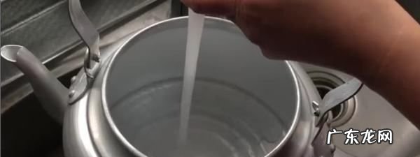 开水一层白色怎么去掉,白开水漂浮物怎么去除