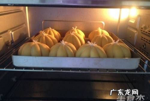 南瓜面包的烤箱做法,南瓜面包的最简单做法
