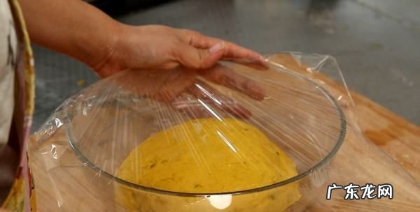 南瓜面包的烤箱做法,南瓜面包的最简单做法