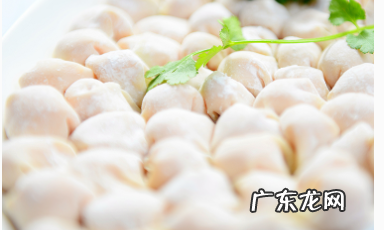 冰箱里冻的馄饨怎么煮,冰冻馄饨是冷水下锅还是热水下锅
