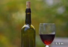 打开的红酒塞上酒塞可以放多久,红酒打开后塞回瓶塞保存多久不会变质