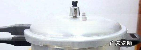 高压锅是一上气就小火,高压锅上汽后要调小火煮多久