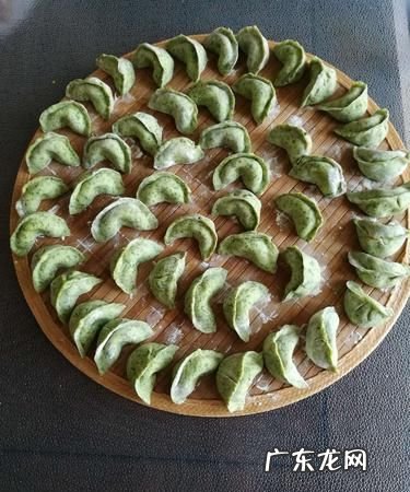 菠菜饺子皮怎么和面,绿色饺子皮怎么做