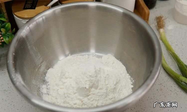 面粉用冷水还是热水搅拌,面粉用冷水还是热水搅拌做馒头