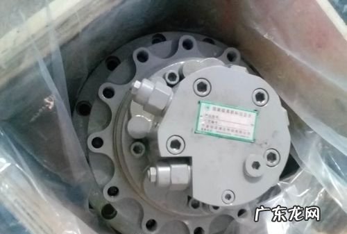 d3200 有马达吗？,新手想买个单反尼康D90和尼康D3200哪个好一些