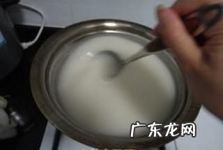 凉糕石灰水比例,重庆小吃凉糕的做法中水和碱的比例是多少