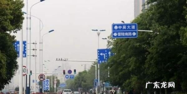 红绿灯绿波路段是什么意思,绿波路段什么意思