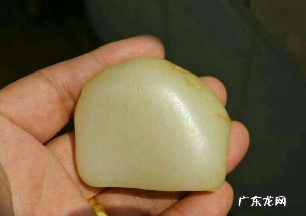 直闪石是和田玉,粉色石头叫什么石头