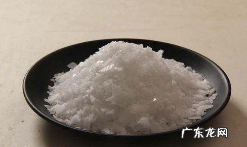 火碱配什么去油污快,衣服沾染油渍很难清洗有哪些去油污小妙招让衣服油污快速去除...