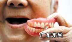 假牙被打掉了属于伤害,打掉假牙构成轻伤