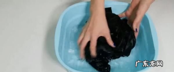 纯棉裤子变红怎么恢复,黑色纯棉的衣服掉了颜色变红了 怎么办
