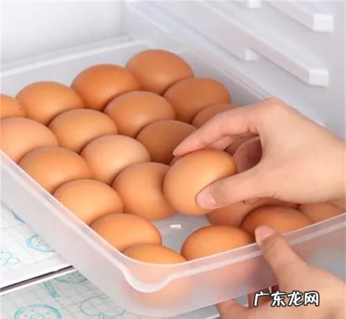 从冰箱拿出的鸡蛋可以放多久,冰箱里的鸡蛋拿出来常温放置会坏