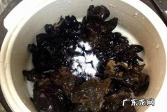 木耳热水泡5分钟可以吃,干木耳泡5分钟能吃