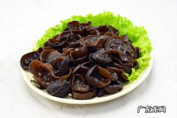 木耳热水泡5分钟可以吃,干木耳泡5分钟能吃