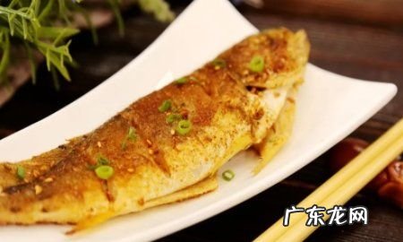 为什么煎鱼会掉皮粘锅,煎鱼为什么粘锅掉皮