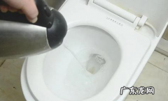 马桶堵了连水都不下怎么办,马桶堵了水满了下不去怎么办
