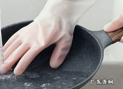 pvc手套是否可以接触食物,带着塑胶手套做饭有毒会对做出来的食物有什么影响
