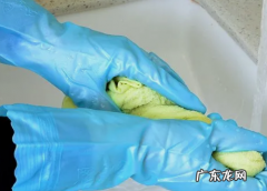 pvc手套是否可以接触食物,带着塑胶手套做饭有毒会对做出来的食物有什么影响