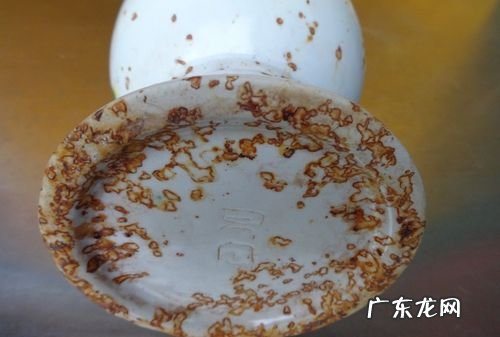 易定瓷器为什么会有锈斑,宋代瓷器底部有锈斑是不是假的