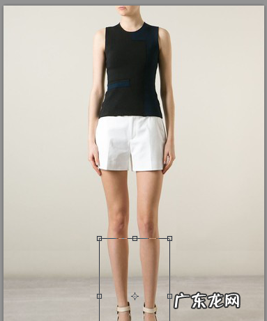 ps怎么拉长腿,ps怎么把腿拉长不影响背景