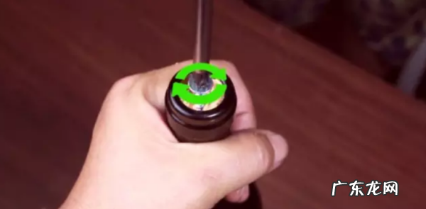 没有开瓶器如何开红酒瓶塞小妙招,没有开瓶器如何开红酒瓶塞小妙招
