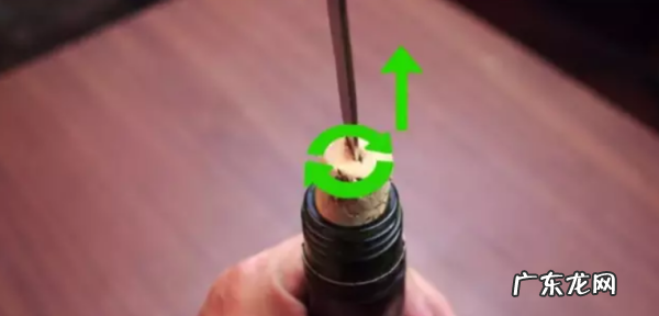 没有开瓶器如何开红酒瓶塞小妙招,没有开瓶器如何开红酒瓶塞小妙招