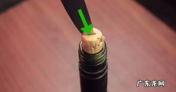 没有开瓶器如何开红酒瓶塞小妙招,没有开瓶器如何开红酒瓶塞小妙招