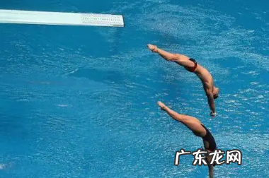 跳水运动员怎么压水花,跳水如何压水花手掌