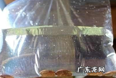 硬币放水里驱蚊是什么原理,为什么 在门口挂水袋能驱赶苍蝇